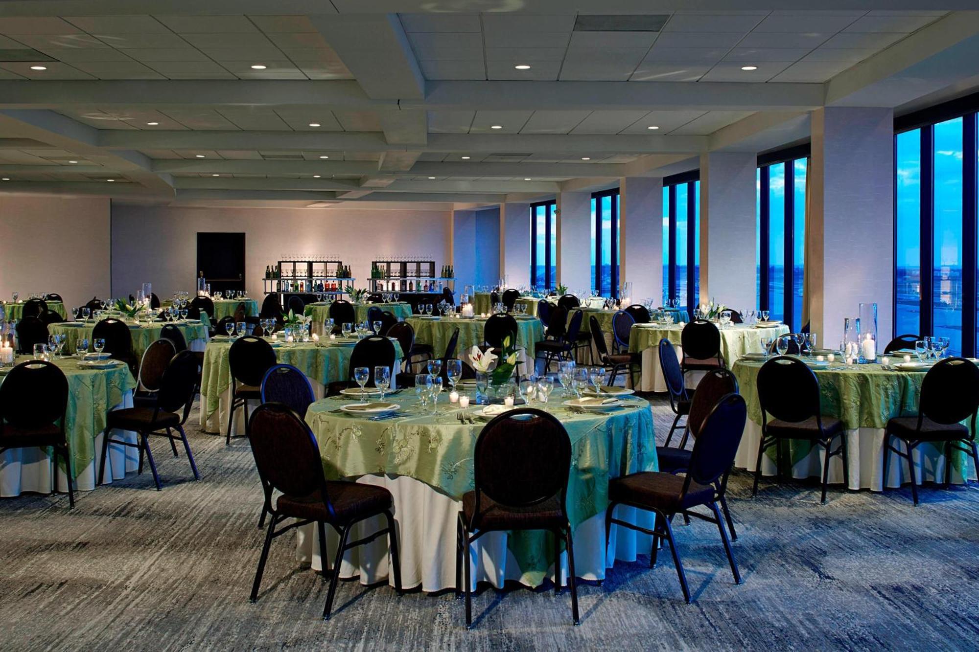 Renaissance St. Louis Airport Hotel Berkeley Buitenkant foto
