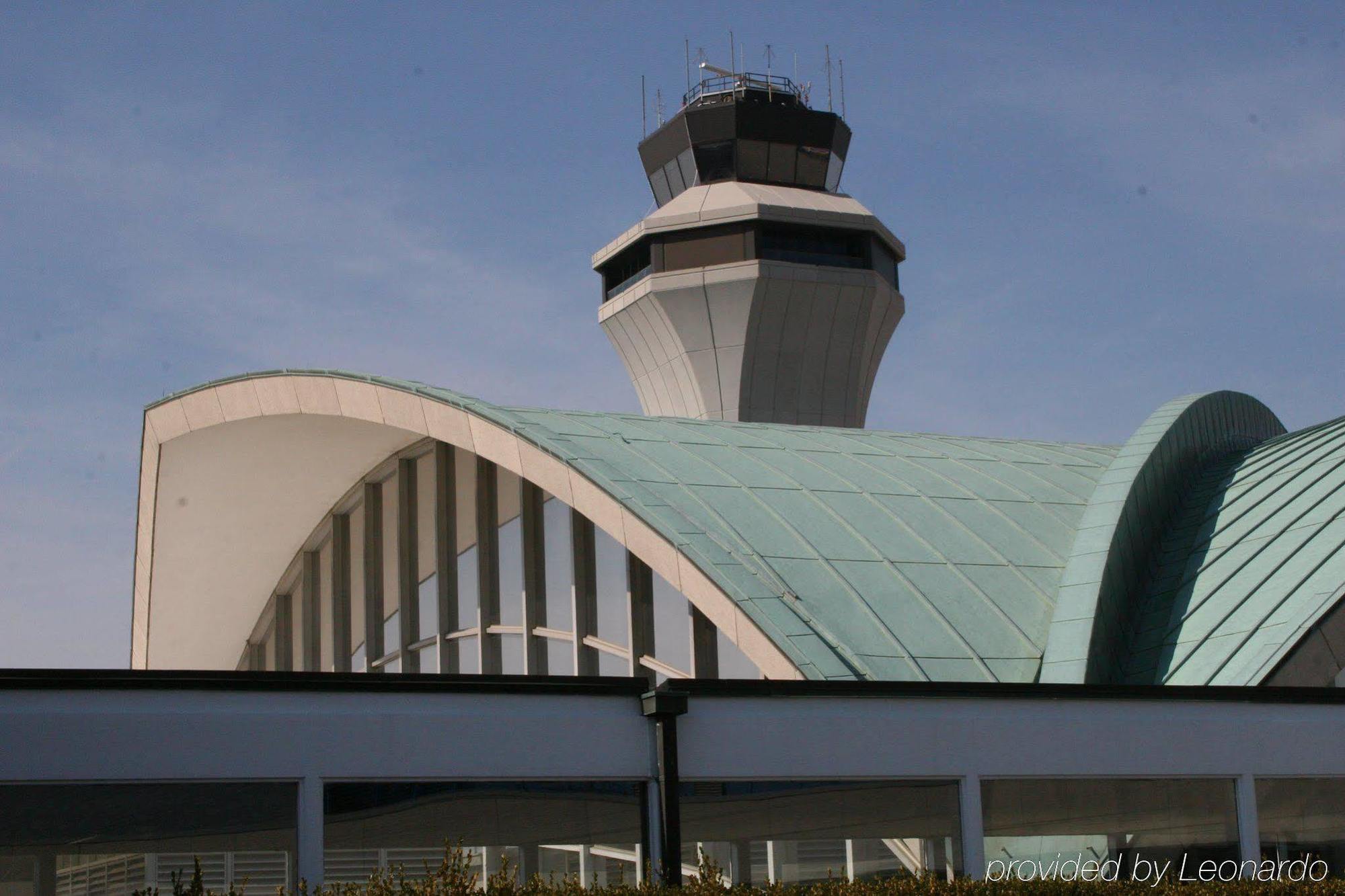 Renaissance St. Louis Airport Hotel Berkeley Buitenkant foto