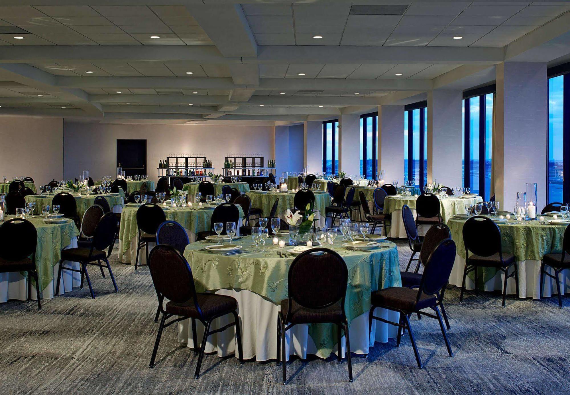 Renaissance St. Louis Airport Hotel Berkeley Buitenkant foto